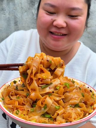 #拌米皮 #这个真的太好吃了 #这一碗太过瘾了 #农村生活美食 #太香啦