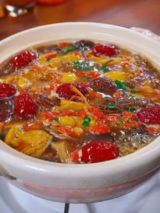 夏天来了,一定要给家里人安排这菌菇汤,可以煲鸡汤,排骨汤,鸽子汤,猪肚汤.….…做法简单,汤鲜味美,营养又好喝~#煲汤爱好者 #为你煲汤 #菌汤包 #抖音美食推荐官 #抖音美食创作者