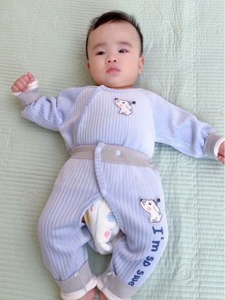 终于找到一套方便穿脱不勒的分体套装了,裤子设计太棒了,按扣开档好换尿不湿,一套也不贵,很适合小宝宝!#萌娃穿搭 #分体套装