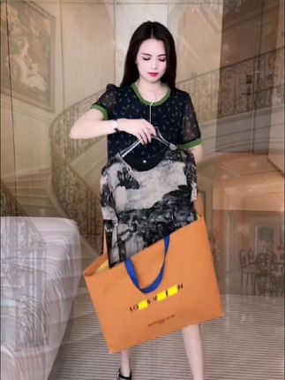 #时尚穿搭 #连衣裙#谁穿谁好看#面料柔软舒适#高品质女装