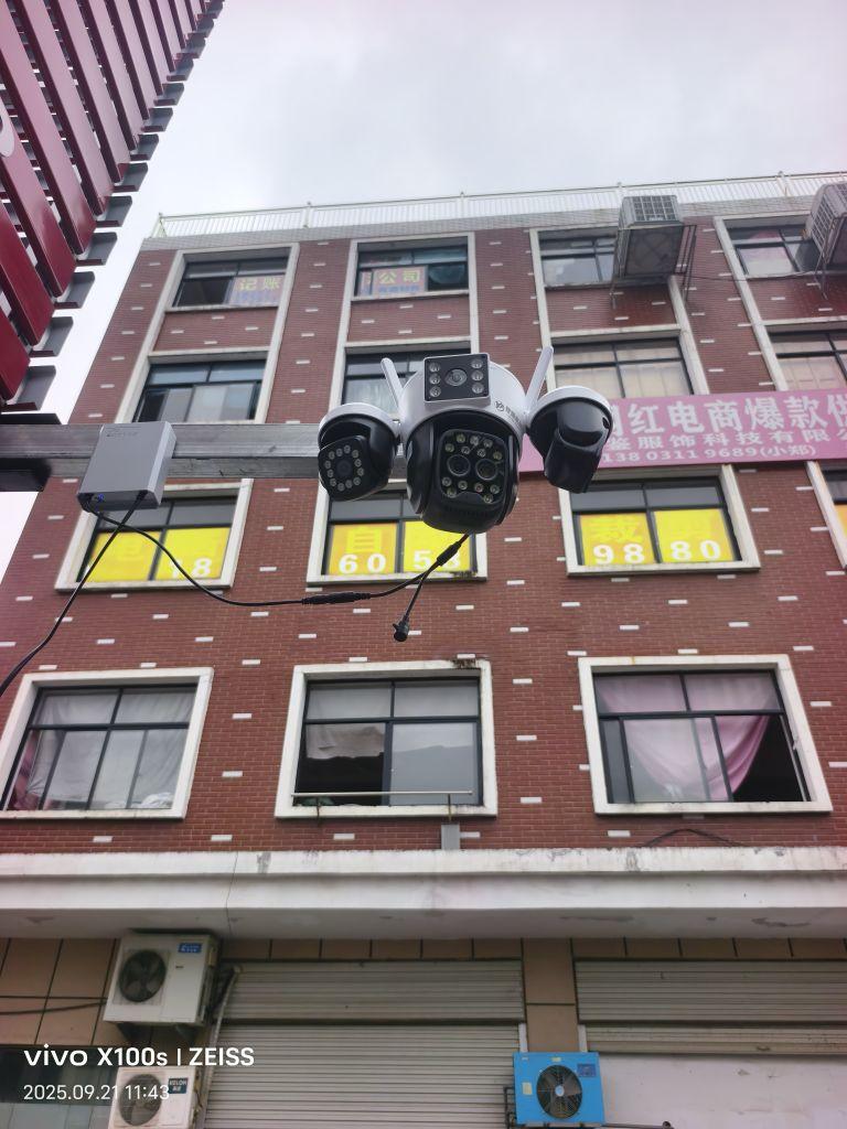 外观材质:外观做工精细。 连接速度:连接速度快。 灵敏度:灵敏度高。 设计风格:设计风格比较好。 特色功能:远程操作也比较方便。 安装服务:安装比较简单。#我在抖音买买买