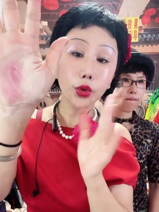 芦荟口红2支,一支叛逆红 ,一支润唇粉红,千人千色,不易掉色,不沾杯,唇纹多,唇干用它,有运费险#口红推荐