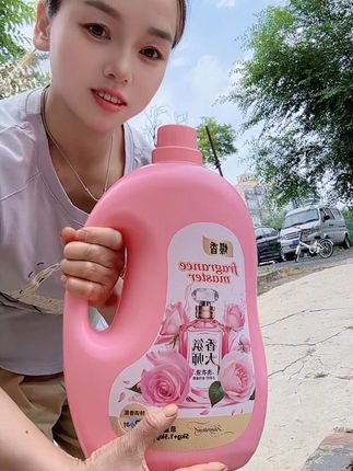 洗脏衣服还得是小苏打洗衣液,加量不加 价到手13斤,关键去污能力真的好洗完了 衣服啊,香喷喷不含荧光剂母婴可用#洗护好物##香氛洗衣液 #爆款热卖中#污渍轻松去除
