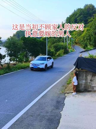 这是当初不顾家人的反对,执意要嫁的男人,刚下班回家,他顾不上休息,也不嫌累,又去挖地种菜给我吃,看着他忙碌的身影,我的心里暖暖的,老公,辛苦了!#情感 #夫妻 #一家三口 #记录真实生活