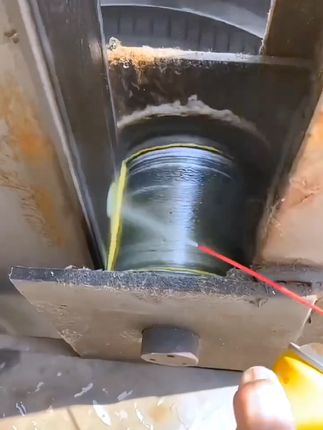 手喷黄油喷剂,喷出来是雾状,5秒钟凝固成膏状渗透性强,润滑效果好,门窗门锁合页有异响,机械维修都适用#黄油喷剂#手喷黄油#机械润滑剂#方便又实用#维修保养
