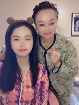 看我们婆媳穿这套睡衣好看不#好东西一起分享