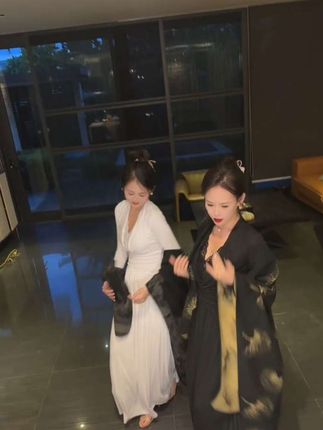 披巾🔥#摄影花絮 #第三视角 #好物推荐 @妍宝贝 @妍妍~呐
