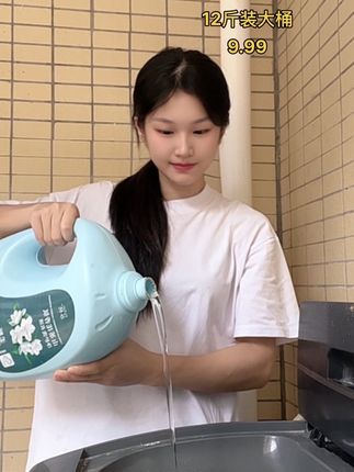比香水还香的洗衣液,9.99到手足足12斤,夏天衣服多的也不怕~#洗衣液#山茶花#超便宜超划算 #居家好物 #持久留香