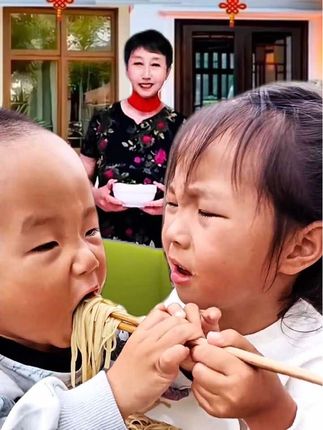 #不挑食的乖宝宝#姐弟俩吃的真香#人类幼崽多可爱
