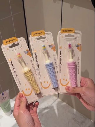 儿童牙刷现在连颜值都这么卷,还是云感软毛…太适合牙齿敏敏的小朋友啦 #刷牙安排一下 #也太可爱了吧 #儿童牙刷 #软毛牙刷 #爱刷牙的宝宝
