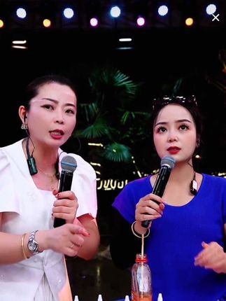 这玩意就是干洗店不外传的点涂净啊!平时家里洗不干净的顽固污渍,你就用它直接涂上去,静置一会再搓一搓,基本上就都能给洗干净了。像什么口红印、咖啡渍啥的,都能用它处理,真的太好用了!关键是价格还贼便宜!你们刷到视频的赶紧去拍一单试试!