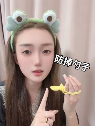 #爱咔威辅食勺真的颠覆我的认知了,不要再给宝宝用拿不住的勺子了,不仅影响宝宝自主进食,还会影响他的专注力,这款#防掉勺子可以让宝宝好好吃饭,再也不怕勺子掉了#硅胶勺子