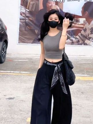 高级感黑色西装阔腿裙裤女2025新款今年流行爆款裤子垂坠感休闲裤#显高显瘦显腿长 #高级感穿搭 #优雅气质 #时髦穿搭 #显高显瘦穿搭
