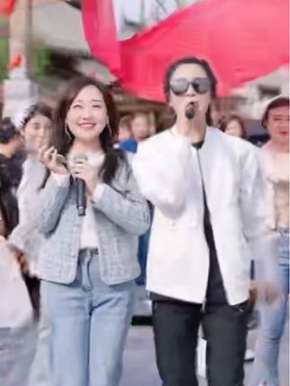 这大哥不得了,一开口就是王炸! #木森 #木森大舞台 #音乐现场 #户外直播现场 #多才多艺