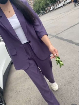 “爱你的人不一定等得起你,但等你的人一定很爱你”。因为喜欢是瞬间的心动,而爱是一辈子的执念…..#穿搭 #气质穿搭 #西装