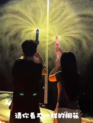 夏天当然要和好朋友一起玩这个绚丽的烟花水枪了,#夏天 #水枪 #烟花水枪 #玩个很新的东西 #超便宜超划算