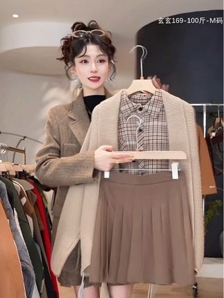 #秋日人生照片还得是琥珀流光风 秋季穿搭一整套女2025新款韩系气质显瘦衬衫针织开衫短裙三件套装#三件套穿搭 #减龄穿搭 #谁穿谁好看系列 #气质这一块拿捏死死的