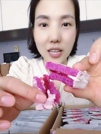 这小蛋糕也忒好吃了吧!松软可口!管理期的宝子也能放心吃!#唇动蛋糕 #丝绒蛋糕 #零食推荐 #好物推荐🔥 #樱花蜜桃