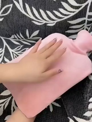 冬天揣个热水袋,手暖脚暖心不暖寒!随时随地抱热乎#热水袋 #暖手袋 #暖手宝 #居家好物 #冬季必备