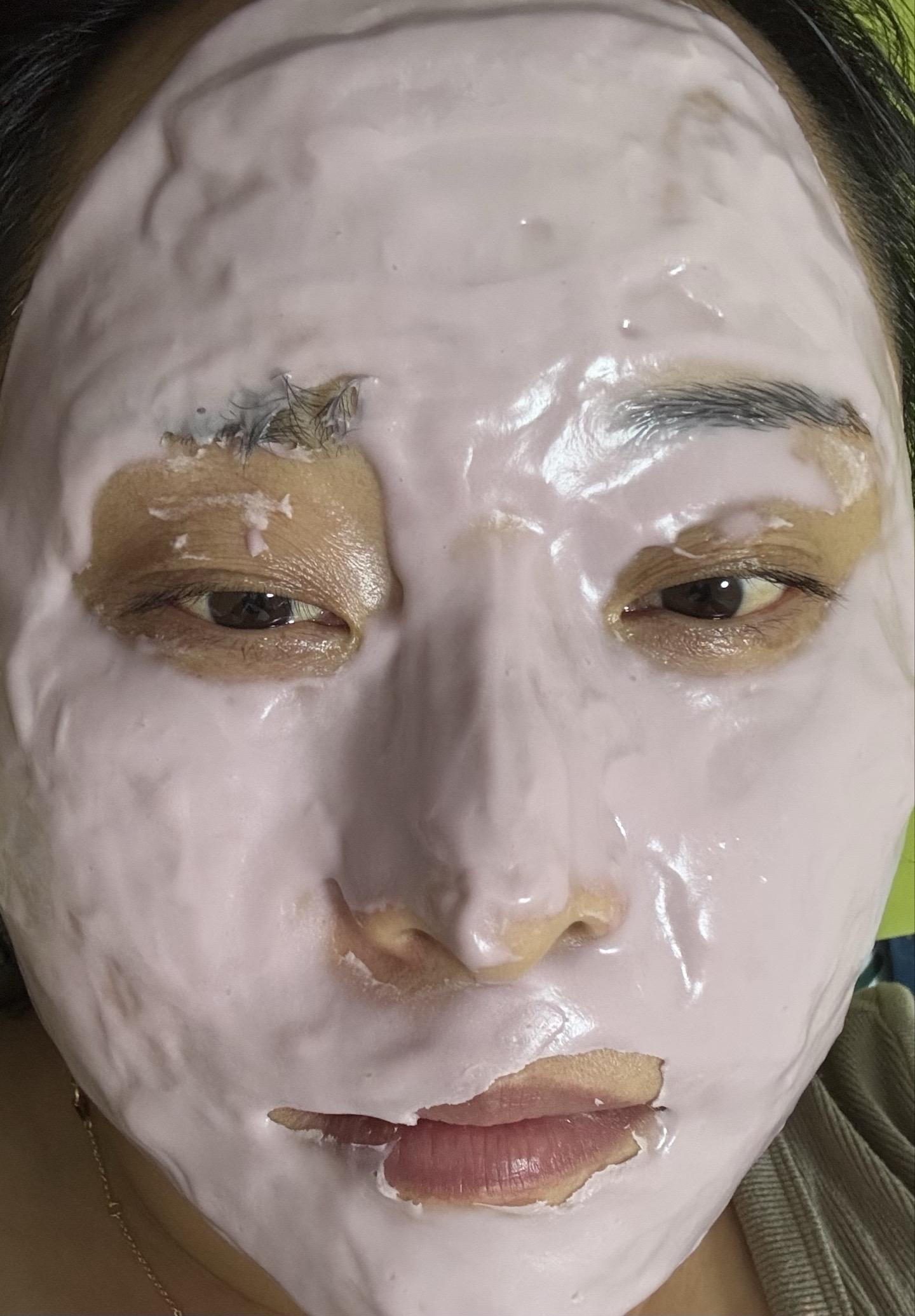 说真话一点效果都没有,我还怕敷一次看不出来什么,敷了两次一点用没有,就七片还这么贵,代言这个的明星也真是丢人,已经那么有钱了还代言骗人,赚这黑心钱,她们真的用这个鬼才信呢,,真的当当不一样
