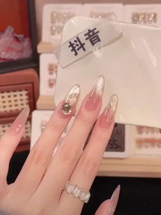 【香槟玫瑰】猫眼秋冬轻奢纯欲高级穿戴甲 #手工穿戴甲 #穿戴甲款式推荐 #仙女必备 #美出高级感 #穿戴甲随意摘戴