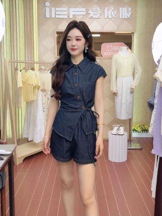 #潘通秋季流行色你看懂了吗 #百大红人琥珀流光系上新啦 #小个子女生的夏日通勤穿搭 #用琥珀流光风打开秋天 #素颜带你感受穿搭的魅力