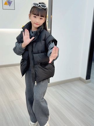 生个女儿吧,去拥抱一下自己的小时候,把自己没有得到的东西,全部都给她,让她陪你走一遍童年#秋冬穿搭#马甲三件套#加绒加厚#潮童必备