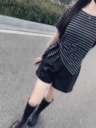 女人打扮嫩了,说你装!穿成熟了说你老,穿少说你露,穿多了说你土!所以管不了在别人眼中的版本,想怎么穿就怎么穿……#穿搭#小个子女生 #辣妹穿搭 #梨形身材穿搭 #今天穿什么