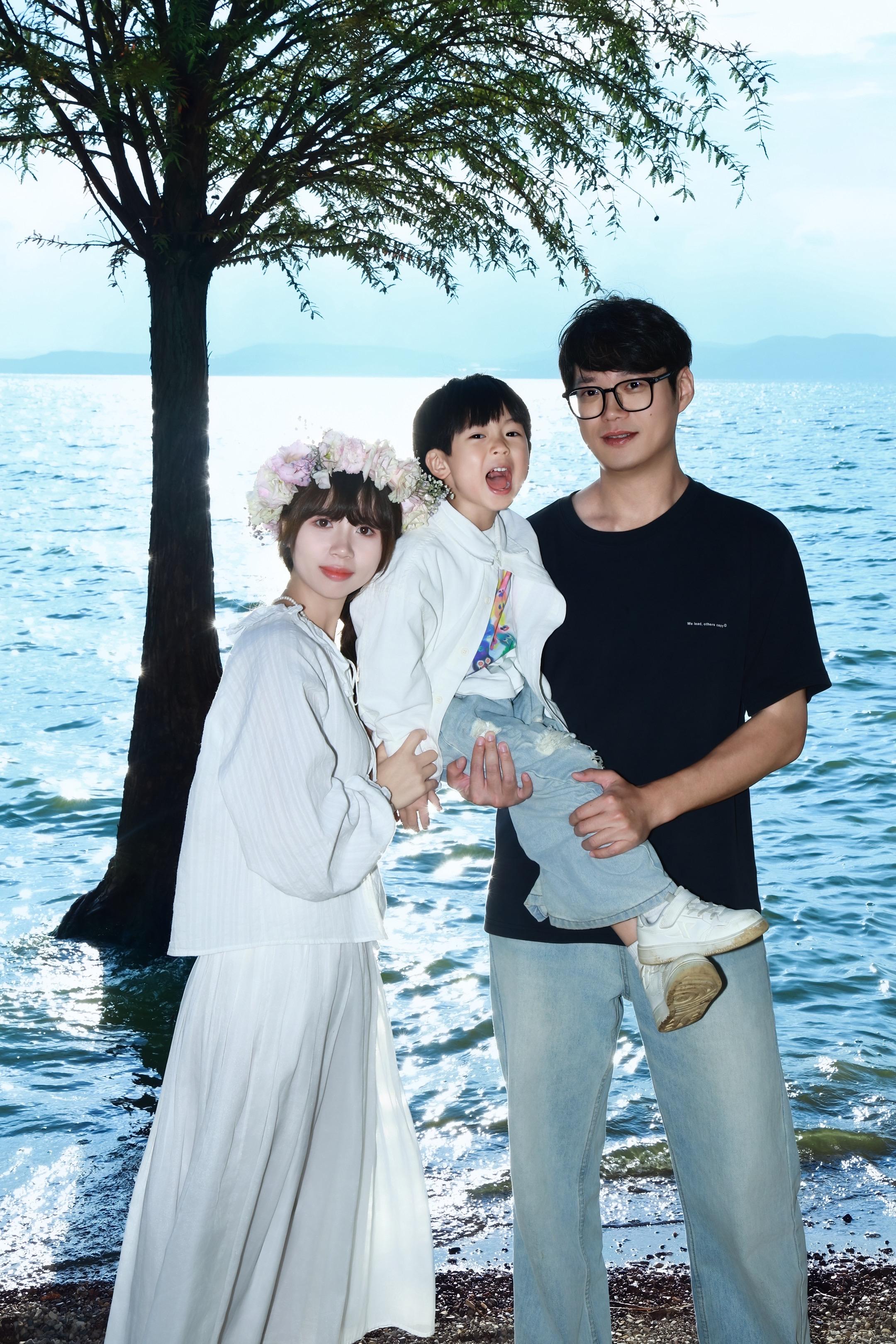 岁月静好 幸福美满的结局就是这样吧!#一家三口 #骗你生儿子