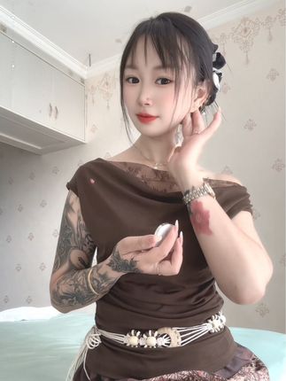 摸个香香出门了#日常分享 #固体香膏 #爱了爱了