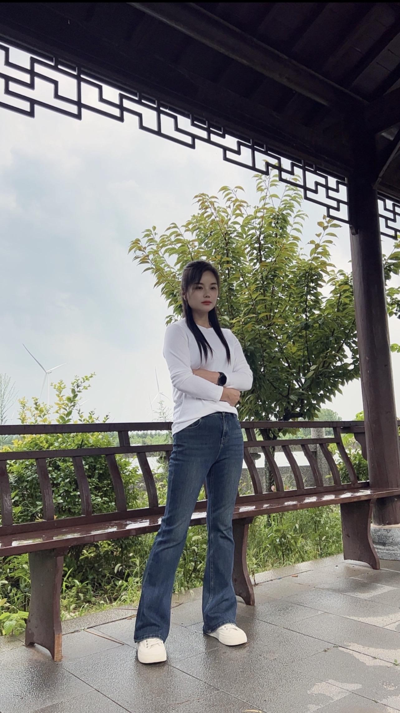 人到中年,把自己重新养一遍闭嘴、微笑、健忘记忆里,多收藏别人的好 生活中,多温暖自己的心! 心静,是一件件事压下来的平和。 心宽,是一点点委屈撑出来的格局…