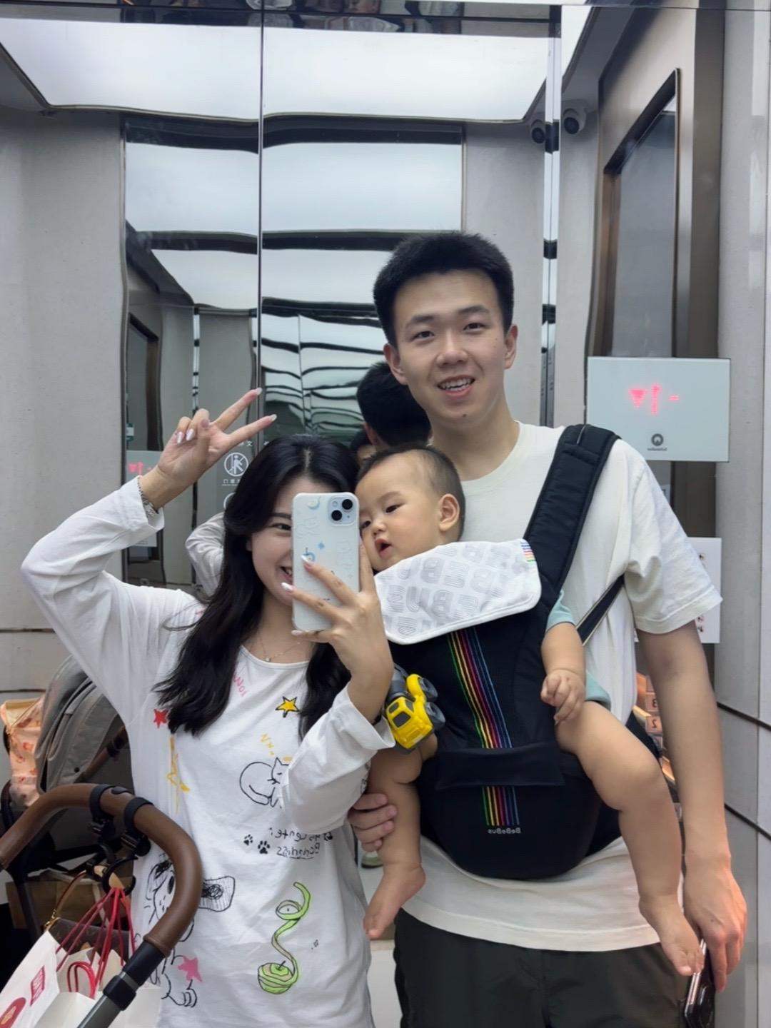 大合照+1 📷🥰 用爸爸的“梅利号”保卫我们前行! #日常分享 #泡泡玛特