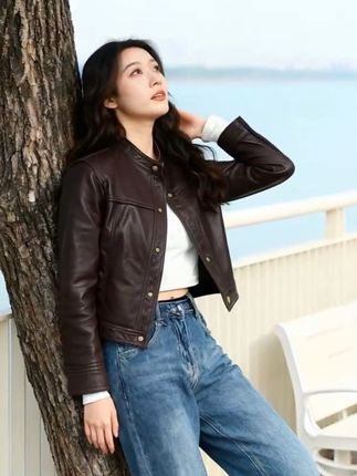 降温了姐妹们别忘了给自己来一件百搭显瘦#加绒保暖#皮衣外套   #谁穿谁好看 #时尚减龄穿搭 #皮衣外套搭配