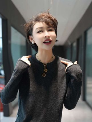 #我的双11必买清单 全羊毛小衫来喽,设计感满满,显年轻显气质哦!#穿搭 #优雅气质 #秋冬穿搭 #女装