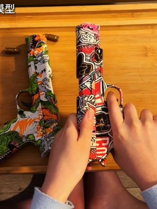 果然 没有哪个男孩子能拒绝这样一把能抛壳与上膛的#软弹玩具 随便找个角落都能玩一整天#男孩子的快乐