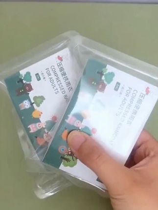 【升级加厚】压缩卡片一次性加厚雨衣成人儿童户外漂流骑行旅游便携#雨衣 #出门必备 #卡片雨衣 #骑行雨衣推荐 #压缩雨衣