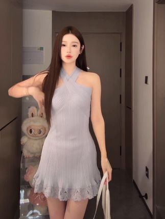 #好物推荐🔥 #爆款热卖中 温柔交叉 蕾丝拼接针织扭结连衣裙女时尚交叉修身显瘦吊带短裙#好看又便宜 #连衣裙穿搭 #上热门🔥