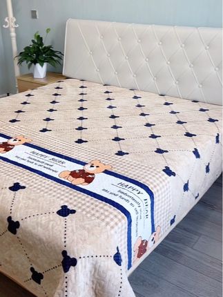 天冷了,我就喜欢铺这种厚厚的牛奶绒床盖,又柔软又暖和,关键是铺上去干净整洁好打理,双面都可以用,天冷的时候铺正面,天热的时候铺反面,不起球不掉色,质量杠杠的!趁合适,赶紧安排几床!#牛奶绒床盖 #四季通用床盖三件套 #面料柔软舒适 #居家好物