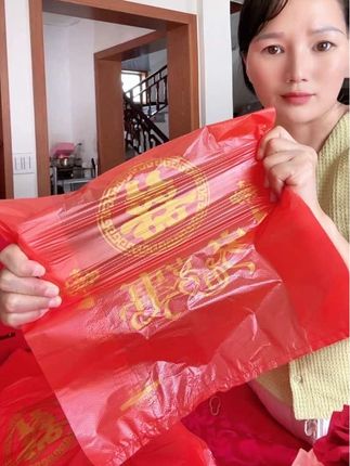 红色双喜背心袋加厚满月高档喜庆礼品袋乔迁之喜家有喜事手提袋子#结婚用品 #打包袋 #塑料袋 #红色喜庆 #家有喜事 @抖加🔥上热门🔥dou+🔥热点宝 @抖加上热门