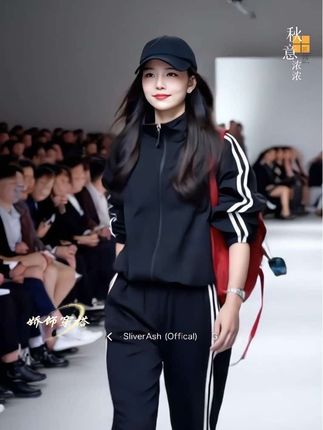 #时尚运动套装,#韩版宽松连帽卫衣套装,#三条杠裤子两件套#运动休闲风穿搭