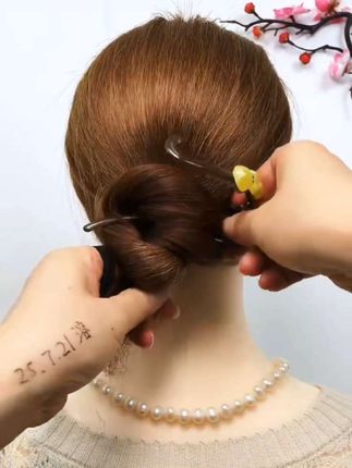 快速出门气质低盘发~慢教程#发型教程 #简单好看发型 #日常发型 #头饰发饰