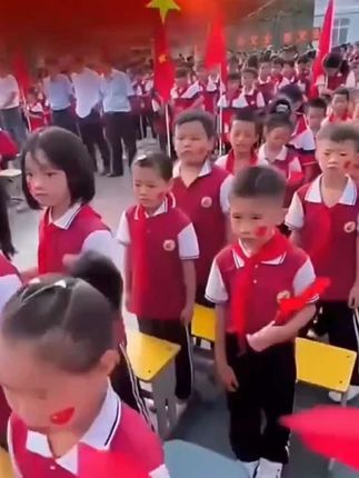马上国庆节了,给孩子安排这个防水纹身贴国庆贴纸吧,想贴哪里贴哪里,学生节日活动运动会仪式感满满#国庆节贴纸#喜迎十一国庆节 #仪式感满满的生日