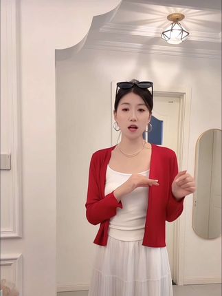 红色开衫配吊带裙女秋季2025新款针织罩衫网红洋气炸街女装#谁穿谁好看 #面料柔软舒适 #小个子穿搭 #显瘦穿搭 #秋季穿搭
