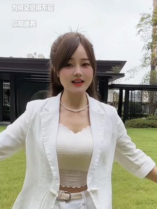 明明可以很洒脱、为何又觉得不妥、你知道我对快乐从没把握、习惯人海里沉默#抖音热歌 #对口型 #每日分享 #甜美女孩