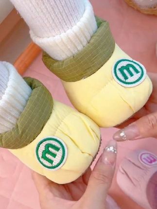 #dou上热门 天冷了,婆婆提前给宝宝准备了这个棉鞋,保护小脚不着凉,保暖好穿 还不掉跟#宝宝鞋 #保暖又好看#母婴好物