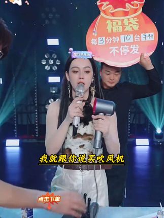 赶快来唐老板给大家送福利咯!#🌈唐艺 #唐艺大舞台 #唐艺 #舞台无处不在 #音乐现场