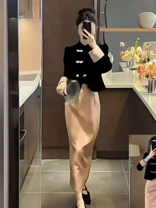 春秋复古风盘扣上衣开叉半身裙两件套女御姐气质新中式国风套装裙#变美变瘦变好看#气质这一块拿捏死死的#小个子穿搭#穿搭#显瘦穿搭#气质穿搭#穿搭技巧