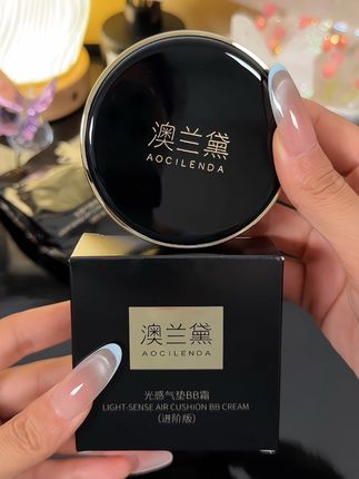 一年四季都在用的澳兰黛气垫终于来活动了~质地水润好拍开,遮瑕的同时还能提亮肤色,关键还有替换装,真的好划算呀#气垫 #气垫推荐 #澳兰黛气垫bb霜 #精致女人必备