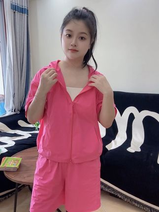 运动战袍就要准备这种轻薄透气还显瘦的#夏季穿搭 #运动套装 #运动女孩 #面料舒适透气