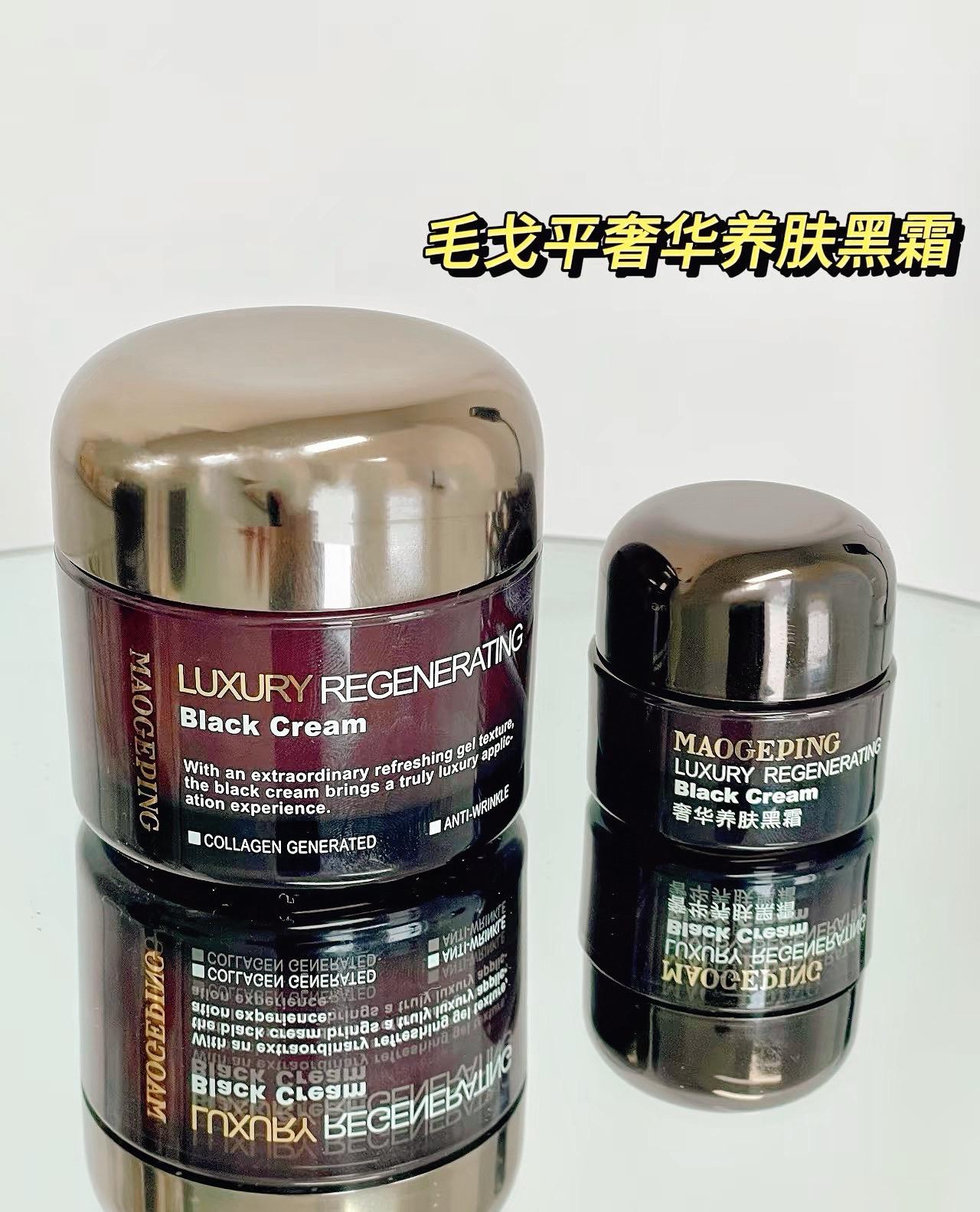 毛戈平养肤焕颜黑霜#发现好物 黑霜妆前魔法,毛戈平的黑霜太香了 肌肤敏感的“救星”被我挖到了! 养肤必备,轻盈精粹油面霜! 轻盈的琥珀色凝霜 抹开是绵软的触感! 上脸滑滑的! 伴着淡淡的山茶花香! 温润而不油腻~ #强烈推荐 #好货分享